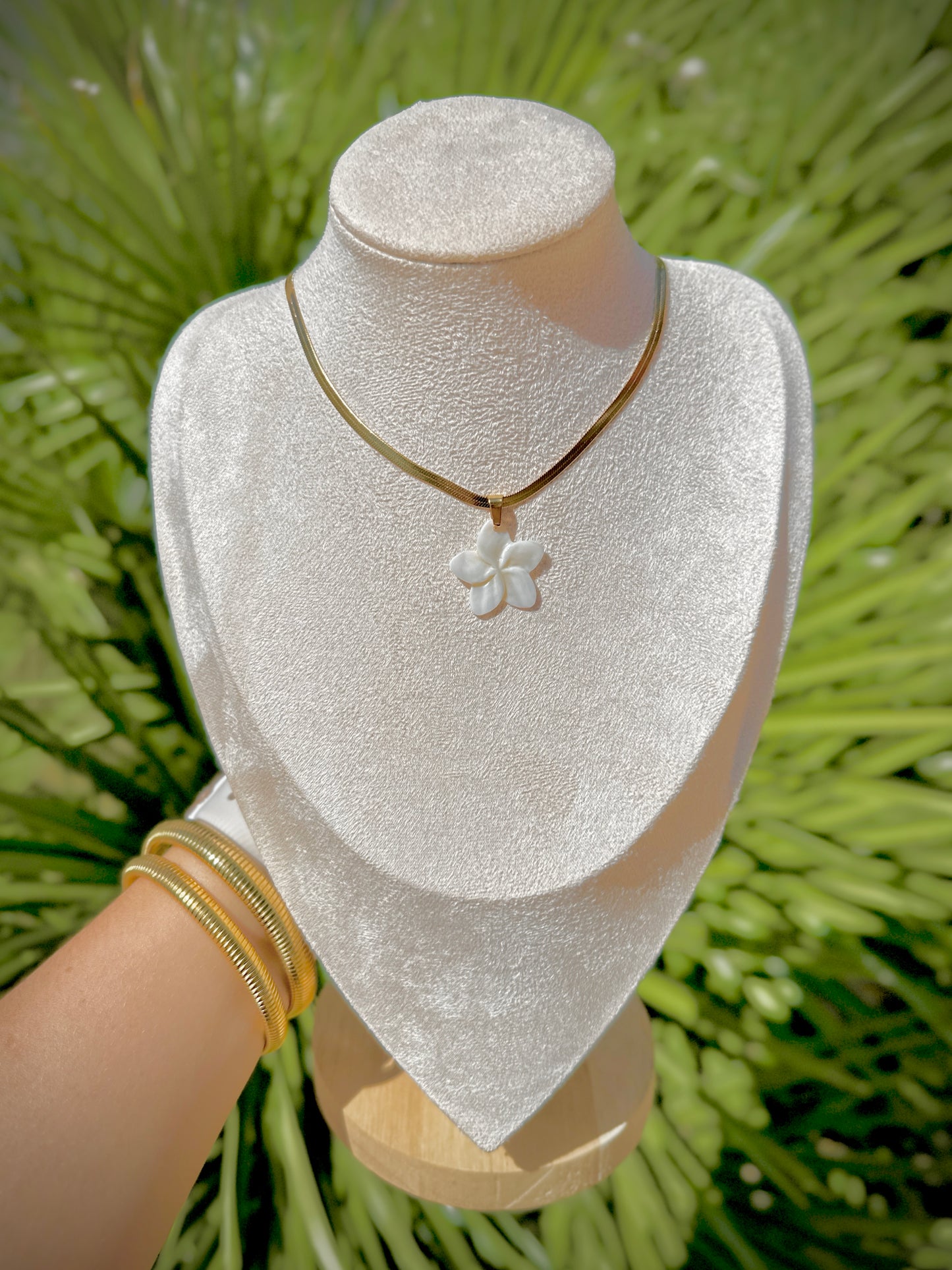 Hawaiian Flower Pearl Necklace