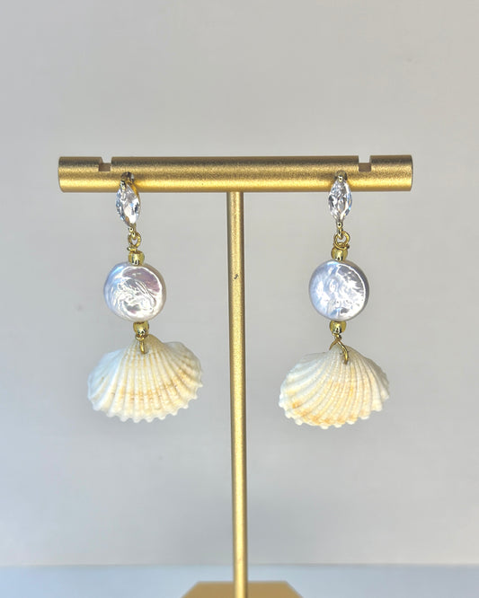 Pearl of the Sea Shell Earrings

Embrace the essence of summer with our stunning earrings, featuring a sparkling crystal ear post, a lustrous freshwater coin pearl, and a genuine seashell. These statement earrings are perfect for adding a touch of coastal charm to your beach look.

