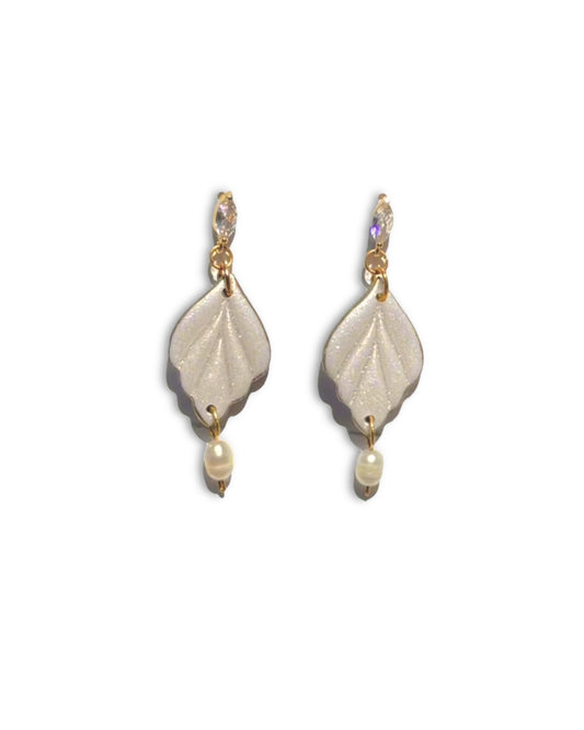 Shimmering Scallop Pearls Earrings